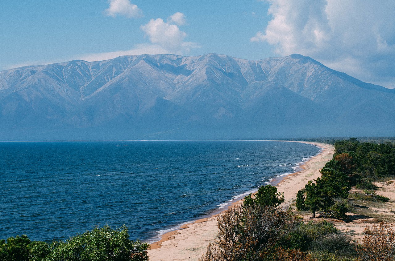 Баргузинский залив. Mokhoso_WikiMedia Commons_CC BY 4.0.jpg