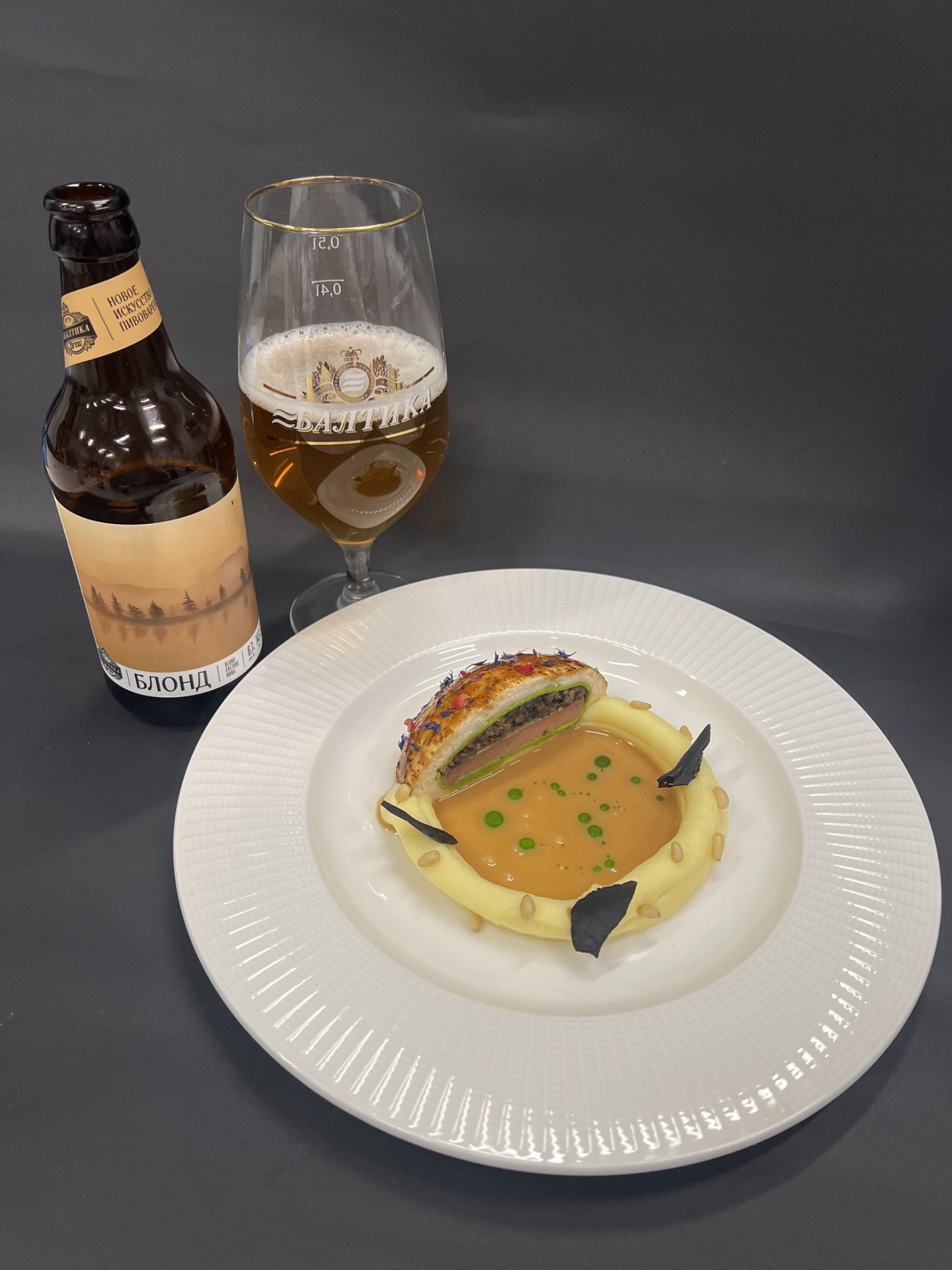 Утка де воляй с соусом блонднуазет.jpg